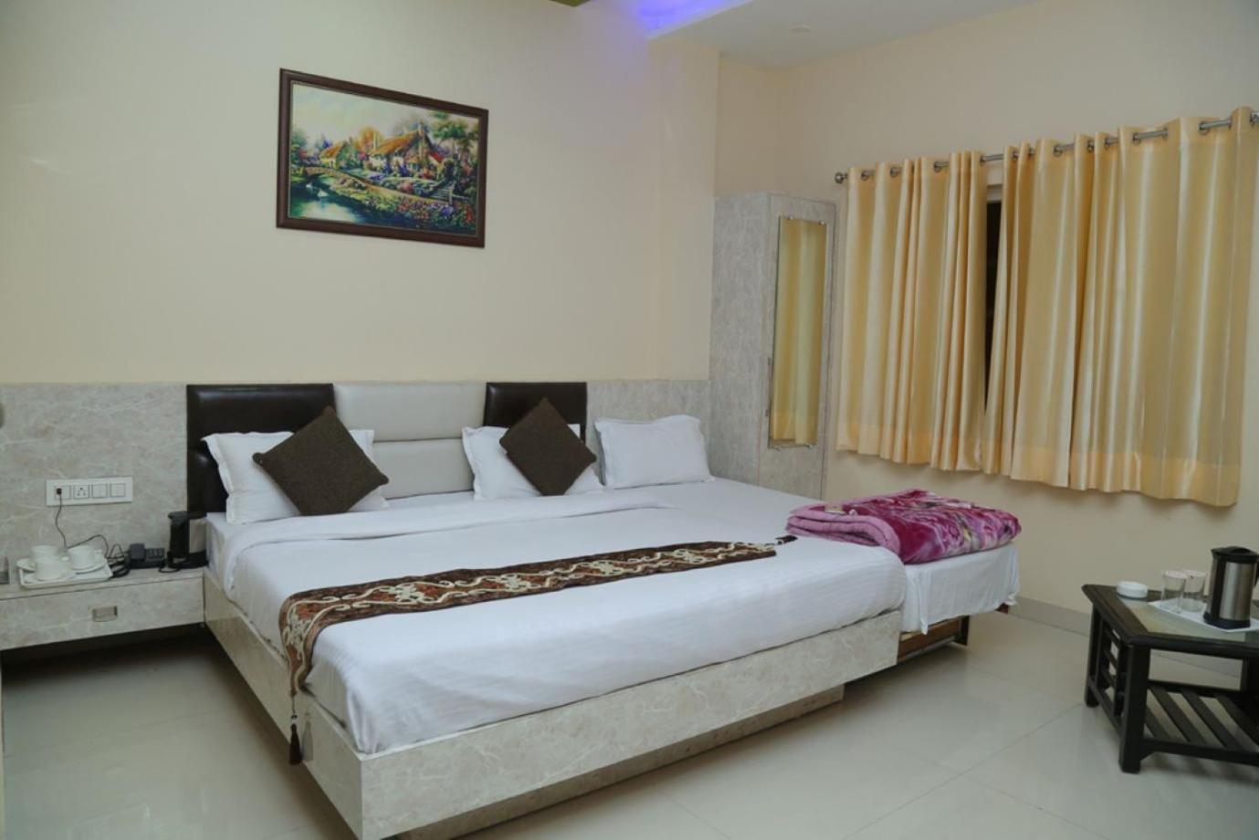 Hotel Golden Dreams Amritsar Buitenkant foto